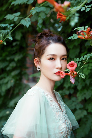 色愁久久久人愁久下一句怎么接