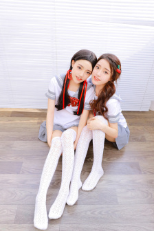 韩国咬住奶头的乳三级