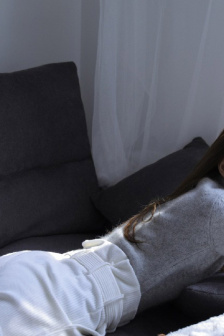 老公一到晚上就要吃奶睡觉正常吗