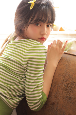 巜漂亮的女邻居又紧又爽三级