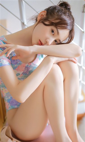 张柏芝吃鸡的图片