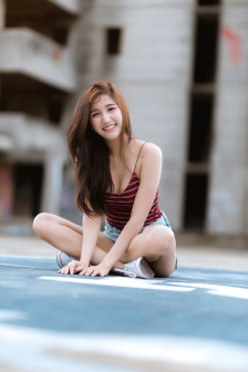 《下雨天老师和学生被困在》