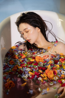 叔叔压在妈妈身上下一句